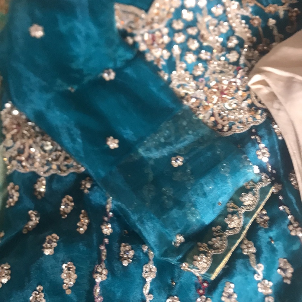 Dress - Picture 6 of 7
